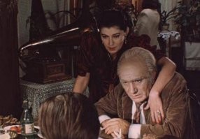 Дурилка картонная....   Кота не проведешь. Он сердцем видит!