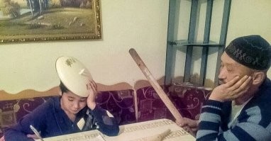 Странно, что в каментах до сих пор нет этой картинке :)

А вообще, таких "учителей" надо навсегда лишать права преподавать, а не на 2 года. Что за 2 года изменится?! Ничего. Ну если только его не отправить на курсы обучения педагогическому мастерству.