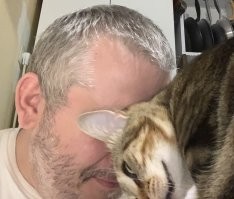 Ну вот и у меня теперь есть свой праздник - День объятий коротышек ! Я даже немного уже поднимался с моими котиками ))) А у меня их 5 человек))