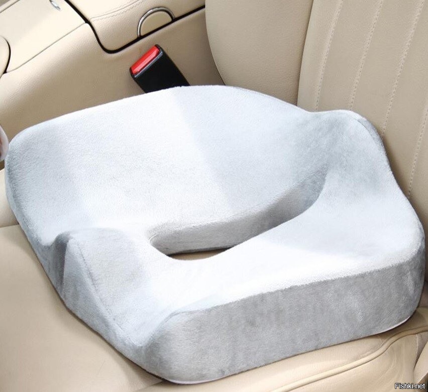 После длительного сидения. Ортопедическая подушка для сидения в автомобиле. Ортопедическая подушка для водителя. Ортопедическая подушка от геморроя в автомобиль. Противогеморройная подушка для водителя.