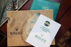 Вопрос теперь как продать "улов"? Часы все номерные, продаются с "историей". Например, у меня Rolex GMT - паспорт, упаковка, сертификаты, специальные "медали", чек из бутика - все в наличии. Без всего этого - упаковки, полного пакета документов - часы падают в цене в десяток раз. Продать их можно только за копейки - нормальным людям элитные часы без "обвязки" просто не нужны, с таким же успехом можно носить китайский фейк за 10 баксов.