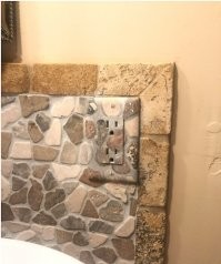 Зэки на зоне так розетки прячут - хрен найдёшь. Просто две дырочки в стене. Только при полном шмоне выявляют, либо стуканёт кто.