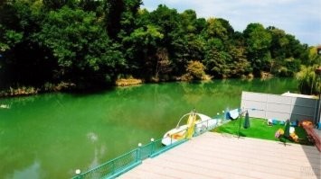 А что с водой? Цветёт?