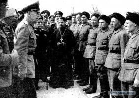 Говорят, что в охранники идут те, кто ничего не умеет делать. В казаки идут те кого не приняли даже в охранники.
Я лично, больше всего в жизни не люблю енотов, кенгуру и казаков. А!  Ещё ненавижу нытиков про летнюю резину.
А вообще никогда нельзя прощать этим казачьим подонкам, предательство родины.