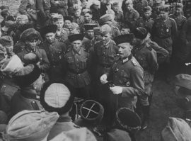 Говорят, что в охранники идут те, кто ничего не умеет делать. В казаки идут те кого не приняли даже в охранники.
Я лично, больше всего в жизни не люблю енотов, кенгуру и казаков. А!  Ещё ненавижу нытиков про летнюю резину.
А вообще никогда нельзя прощать этим казачьим подонкам, предательство родины.