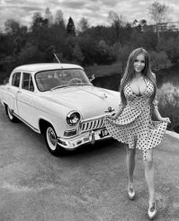 В 60-е у этой девушки бабушка этого возраста была.