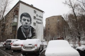 типа Казань, на самом деле МСК ул. Кременчугская, сравните балкончики на 2-м этаже, бело-зеленые, я так-то на соседней улице живу))