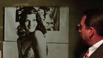 А как же Рита Хейворт (Rita Hayworth, имя при рождении Маргарита Кáрмен Кансино (англ. Margarita Carmen Cansino), 17 октября 1918, 14 мая 1987).