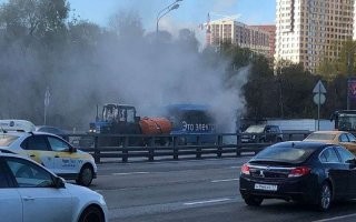 >Ни разу не видел сгоревшего электробуса. 
Посмотрите. по местам горения и местности можно понять, что это разные. хотя, на самом деле, их сгорело больше, 3 или 4

Но, в целом, я бы сказал, что проблема не в аккумах, а в зарядке. Коммерческая техника должна ездить, чем больше простои, тем хуже. Грубо говоря, вместо одного троллейбуса надо полтора электробуса
