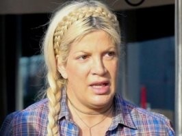 Тори Спелинг, если верить сети, это именно она.