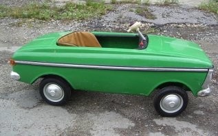 Помню детство золотое! В квартале от дома был Кировский парк, ходил туда с родителями, катался на таких болидах.