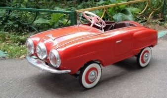 Помню детство золотое! В квартале от дома был Кировский парк, ходил туда с родителями, катался на таких болидах.