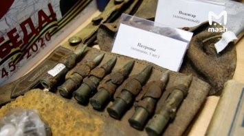 тут вообще все хорошо.
подсигар люминиевый без подсказки сразу не узрел.
но ПАТРОНЫ немецкие 5 ШТ, реально ПЯТЬ?
уже ладно шо гвоздики мосинские.
просто не припомню во сейчас в ленте от чего.
но ПЯТЬ ШТУК