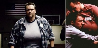 Точная причина его смерти уже называется - последствия от COVID-19. Чувство юмора и самоиронии у артиста были отменные. Это он в "Бойцовской клубе". Сам над собой стебался, в роли"Сисястого Боба":