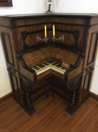 шутка.
в гугле есть другие фотки. нужно лишь верить в чудо.