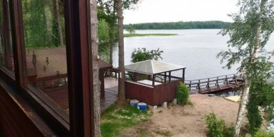 "...И не надейтесь - в России запрещено строить частные дома на береговой линии - землях общего пользования (20 метров от воды)..."
Вань, да ты походу с другой планеты. Вуокса, Ленинградская область...Над островом Змеиный, природоохранная прокуратура побаивается на вертолёте летать))))  Сестрорецкий разлив, просто помолчим, аминь)))) и много много чего....Бабло и связи, ноу проблем.