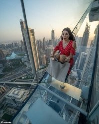 Вы думаете эта подкладка для того чтобы лучше скользить? 
Нет, чтобы не мыть горку после каждого посетителя :)