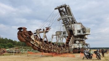 Абзетцер - шагающий экскаватор. Московская область. Лопатинский карьер.
Выведен из эксплуатации.