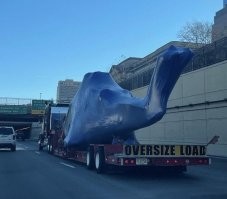 Может это динозавр))))