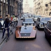 Крайне занятная фотка, Лянча, за ней Альфп неплохая, с боку Мерс 600-х начало ( не иначе зложеи, а чутка по дальше самый офуенный Ситроен)))) случайко)))