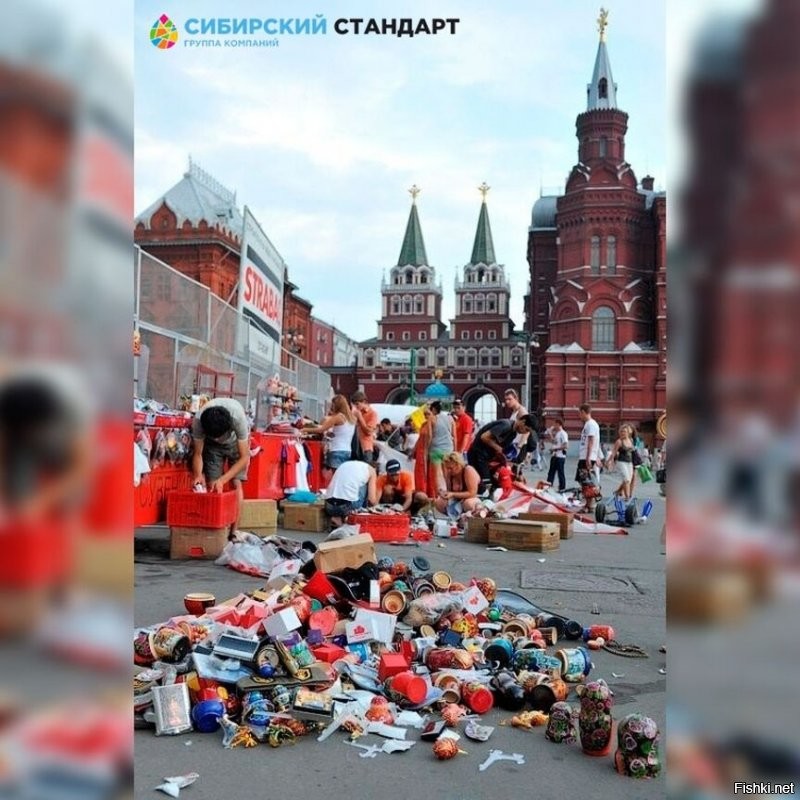 Ну на тебе центр Москвы и Питера.
В любом туристическом городе много мусора.