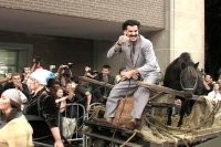 В Дагестане женщин запрягли вытаскивать машину из снега