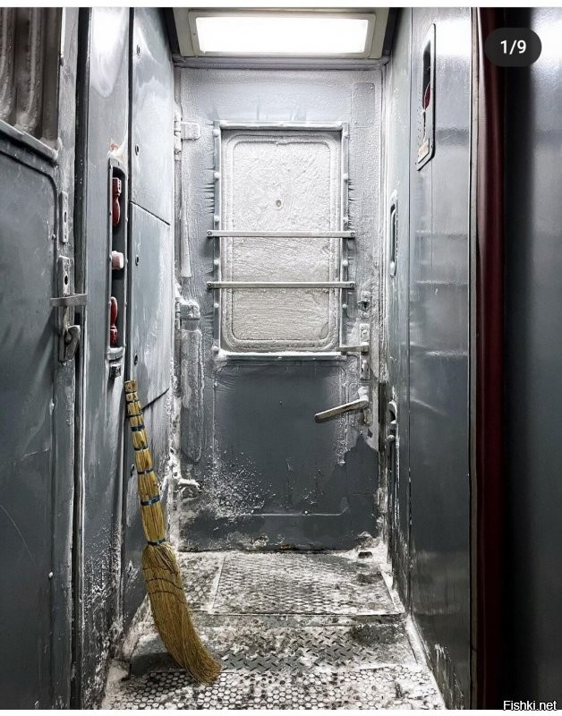 Комментарии конечно жесть. 

Я подписан на Арсения. Он очень крутой фотограф.  Этот не тот блогер, как влад, проси господи, бумага или, как всякие дегенераты пранкеры

Инстаграм - это всего лишь выставка работ.  Это очень хорошо, что у писателей, фотографов, музыкантов есть площадки, где они могут своё творчество донести людям. 

Его работы вполне можно выставить на фишках в виде поста. И этот пост соберёт множество восторженных комментариев. Народу будет спорить о мрачности или разрухе, конечно появится срач патриотов и либералов. 

Но не отнять одного - он очень крутой фотохудожник!