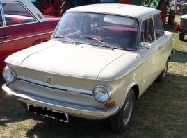 Меня терзают серьезные сомнения , что запор был спижжен с Chevrolet Corvair , похож он на него более чем никак ... а вот NSU Prinz IV немецкой фирмы NSU Motorenwerke AG ,( впоследствии фирму перекупил Фольксваген ) , весьма и весьма похож . В том числе и по массо-габаритным характеристикам .
Впрочем , смотрите сами :