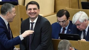 Прикинь их детей уже собаки жрут а они все равно за нас голосуют 
Лол терпилы