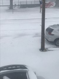 Да уж, пришлось лопатой помахать, зато сегодня день просто чудесный. На той неделе в четверг будет +10 С и вся эта красота пропадёт.