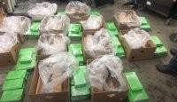Тем временем в супермаркет Латвии, из за ошибки логистики, в продажу поступили ещё зелёные, но очень качественные бананы из южной Америки, общей стоимостью в 30 миллионов долларов.
