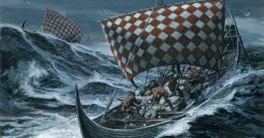 И с борта современного корабля выглядит очково... не могу представить как в подобные шторма лет 400-500 назад пацаны попадали.... Жесть!!! Если б выжил после такого, то точно в Одина бы поверил, свечку поставил или принес какого-нибудь оленя в жертву....