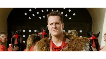 А мне вот его колесница очень поравилась. Ни фейк и не ляп ни разу. Хотя фильм сам фигня, но "Германия всегда лучше всех". 
Чёт фотку самой колесницы никак не найду.(