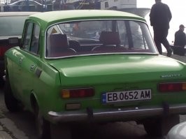 Вот по Болгарии. Завод там был по сборке "Москвичей". Страна прям скажем небогатая. Потому пожилые авто берегут. И "Москвичей" на душу населения там осталось явно больше чем в России. Постоянно попадались на глаза.