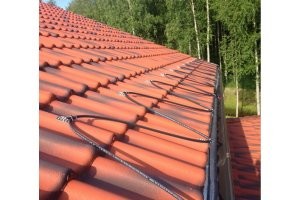 Коммунальщики в Нижнем Новгороде нашли оригинальный способ сбивать сосульки с крыш