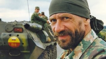 Старина Билл Пэкстон, ну вы помните его по легендарным ролям в Коммандо или Титанике?(настолько он аккуратно отыгрывал свои роли в некоторых фильмах, хотя были и более значимые роли)  Классный актер, жаль что так рано ушел.

Ну а без нашего Андрея Краско, ваще считаю неким преступлением скидывать подобные статьи.