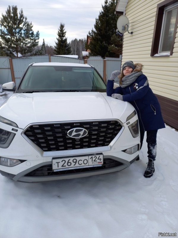 На 10-16 тыс рублей в России охринеешь как можно шикарно жить!
------------------------
В России родной,  у меня отчим  скооперировался с друзьями, построили гаражи, с общими стенами (сэкономили), продали - еще построили.  Я там помогал смотровые ямы копать, утеплял. Не суть.  У него 4 гаража 5х9.5,  каждый сдается за 11-15 т.р. в сумме около 500 евро чистыми получается.  
 Грубо говоря - он вложил 15 000 евро за 7 лет, даже со средней зарплатой в России это не сложно.  Ну и свой и мой труд, на выходных, с шашлычками, с друзьями. И сейчас к их общей с мамой пенсии в 400 евро,  они живут в доме 140 квадратов, на 20 сотках земли.  Еще городскую квартиру сдают за 250, и 500 с гаражей.  1150 евро.  Расходов, вообще всех на квартиру и  дом, скважину, септик, машину, еду - уходит 250-300 евро.  
700-800 остается.    3 месяца назад  машинку обновили, за 2 млн.  полный привод захотелось.  ТАк-же путешествуют куда хотят.   Ах какие нищие пенсионеры в России-то.    И что-же они сделали не так?  Где-же свернули не туда.  Что на помойках не питаются ?