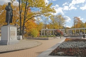 Ну тпк памятник Шиллеру сейчас то и получше выглядит )
Да и Кайзер-штрассе как то пошире стала ))