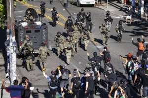 Вот для сравнения митингующие в России, США и Европе.