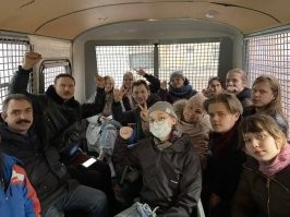 Вот для сравнения митингующие в России, США и Европе.