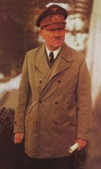 На тебе фото твоего кумира.
