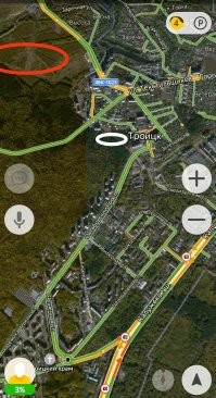 Красным отмечен пустырь, он находится за чертой города и там рядом вообще нет домов, а белым отмечено место где хотят строить школу и это практически центр города!