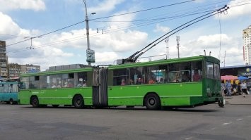 Смешные эти норвежцы! Сделали бы рога-получился бы троллейбус.Весь мир так уже лет 100 ездит.