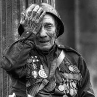 а как насчет фейка с плачущим ветераном львом гилевичем ? весь такой ветеран, но при этом присутствует на открытии памятника атаману краснову!!!!  ветеран у памятника краснову?? ветеран он с какой стороны???