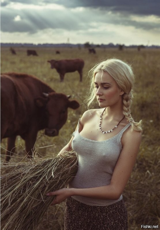 Вот ту, которая слева, помню. 
Участница ЭРОТИЧЕСКИХ фотосессий украинского фотографа Д.Дубницкого.