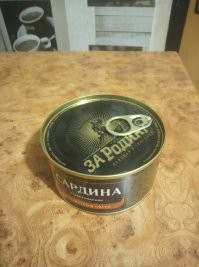 В кильке за родину, можно отметить только тупизну писателей ценника.
"За Родину" - это Калининградский рыбокомбинат который основан в 1947-ом году.
Консервы, кстати - обалденные!..