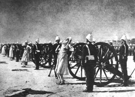 Раньше пушки англичан чистили бедные индусы