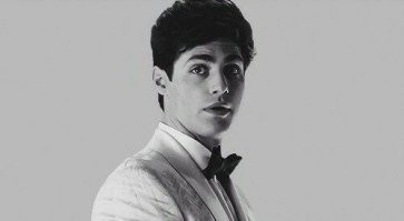 Принц Эрик по ходу есть 
Мэтью Даддарио