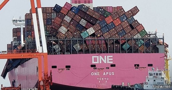 Почему контейнеры не падают с контейнеровозов