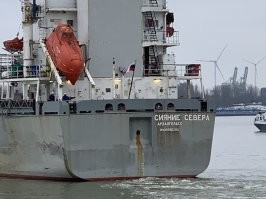 Мне покер падают они или нет , пускай балласт свой сбрасывают в отчистку . Вот фото на прошлой неделе , порт Антверпена 3тий док .